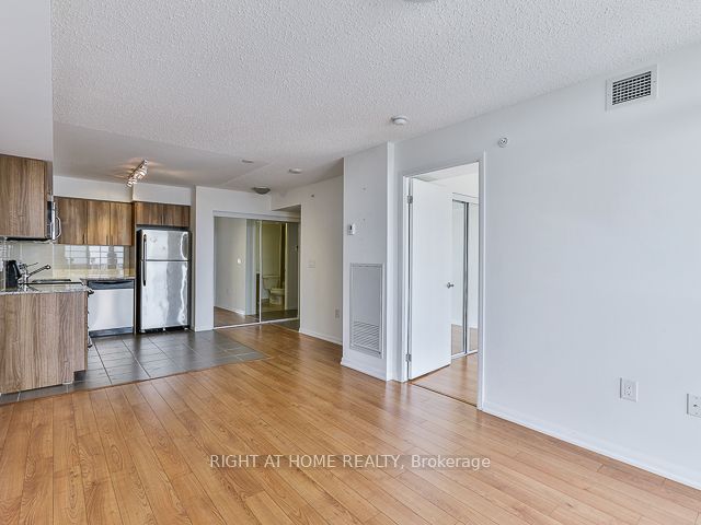 800 W Lawrence Avenue West Ave 1324