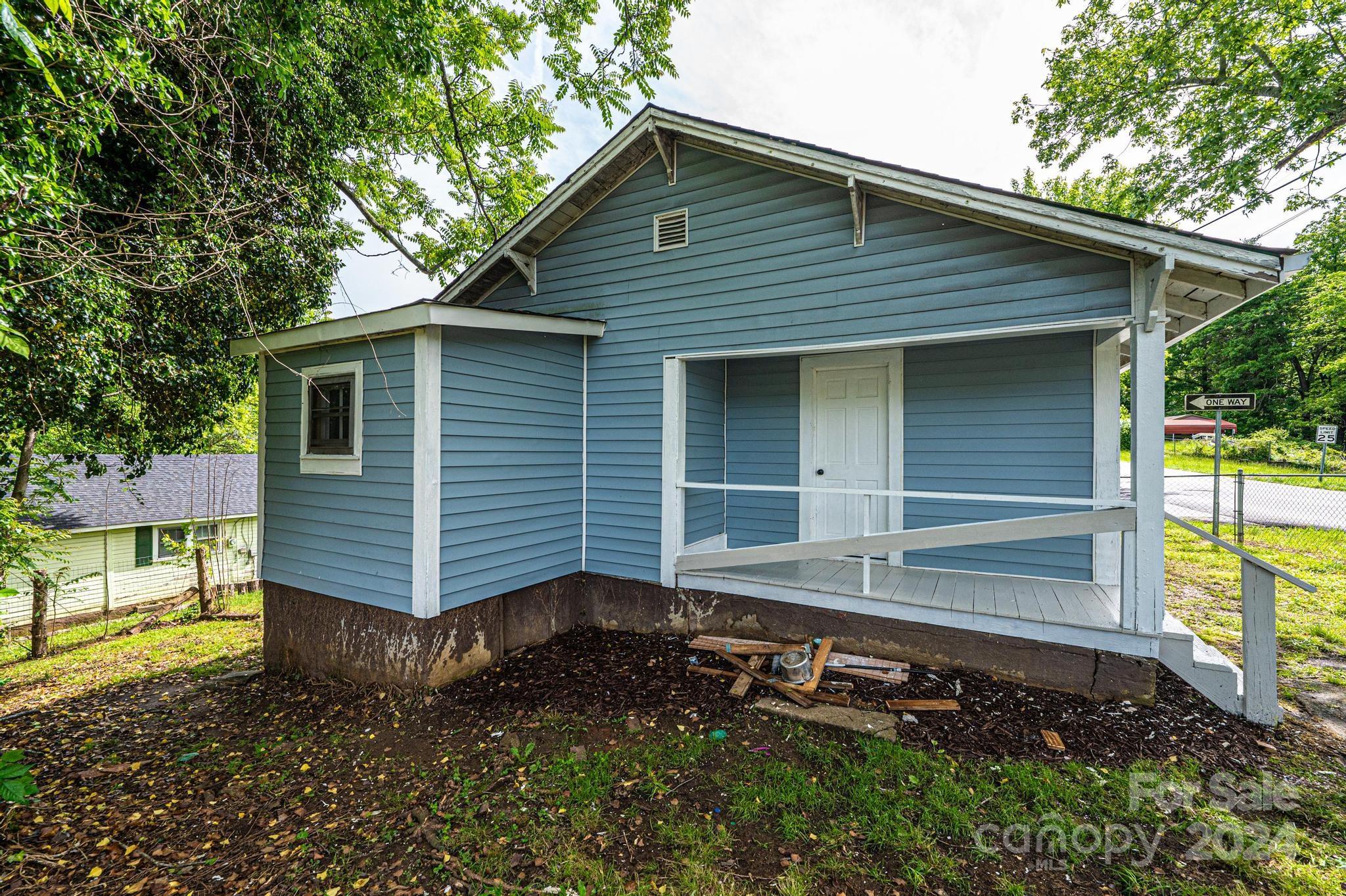 612 Center Street NW