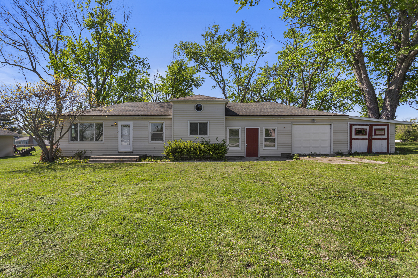 4931 E Glenwood Drive