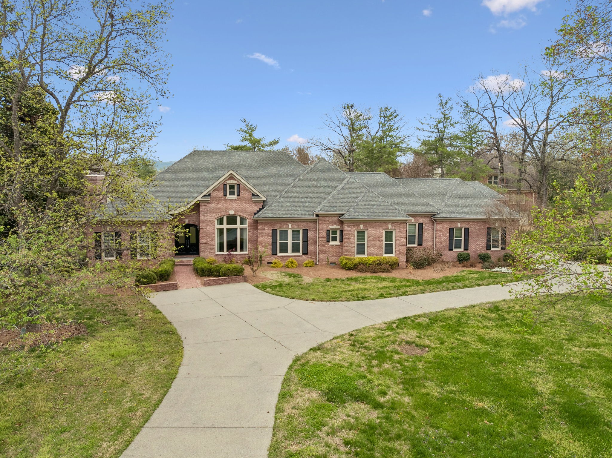 525 Dekemont Ln — sold