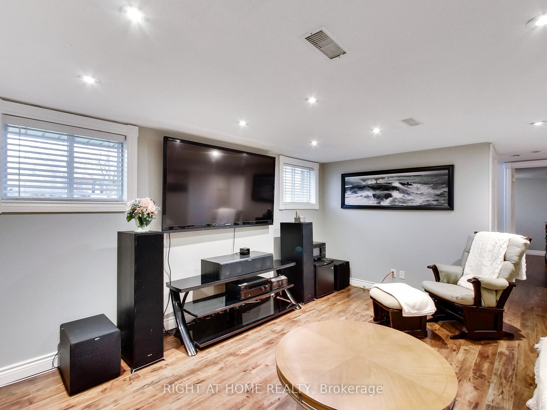 316 Pineview Gdns