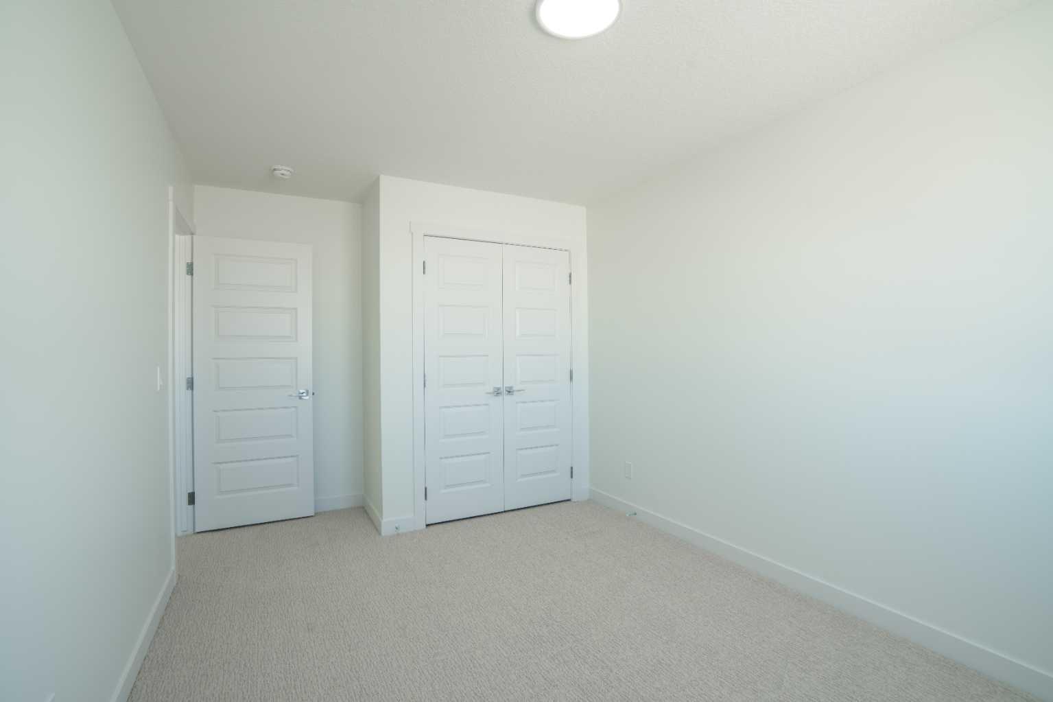 212 Lakewood Crescent