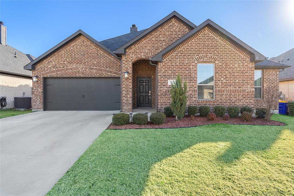 712 Hackamore Street