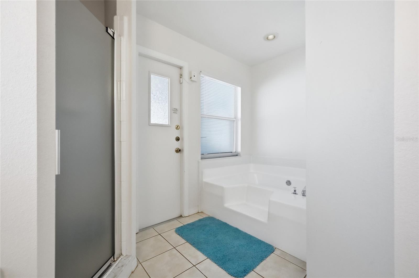 1546 Indian Oaks Trail