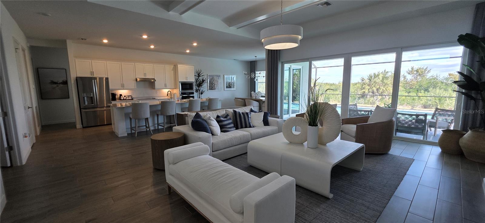8006 Lakes Edge Lane