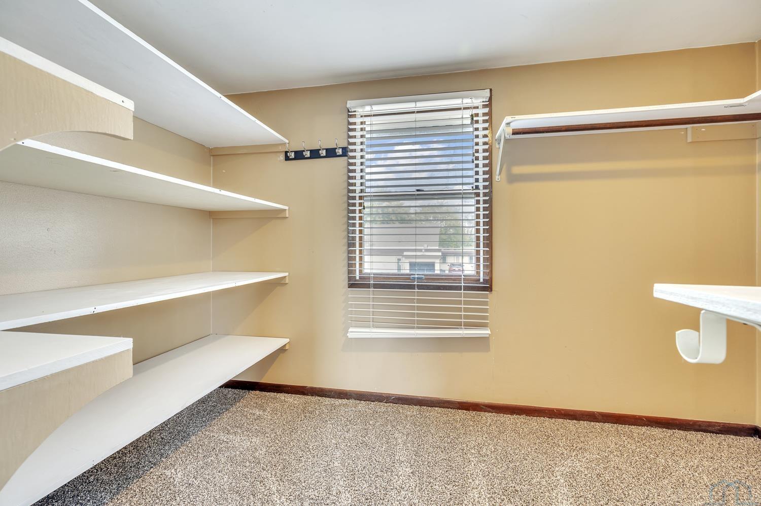 607 Albany Avenue Ne