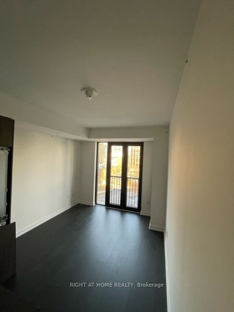 123 Portland St 807