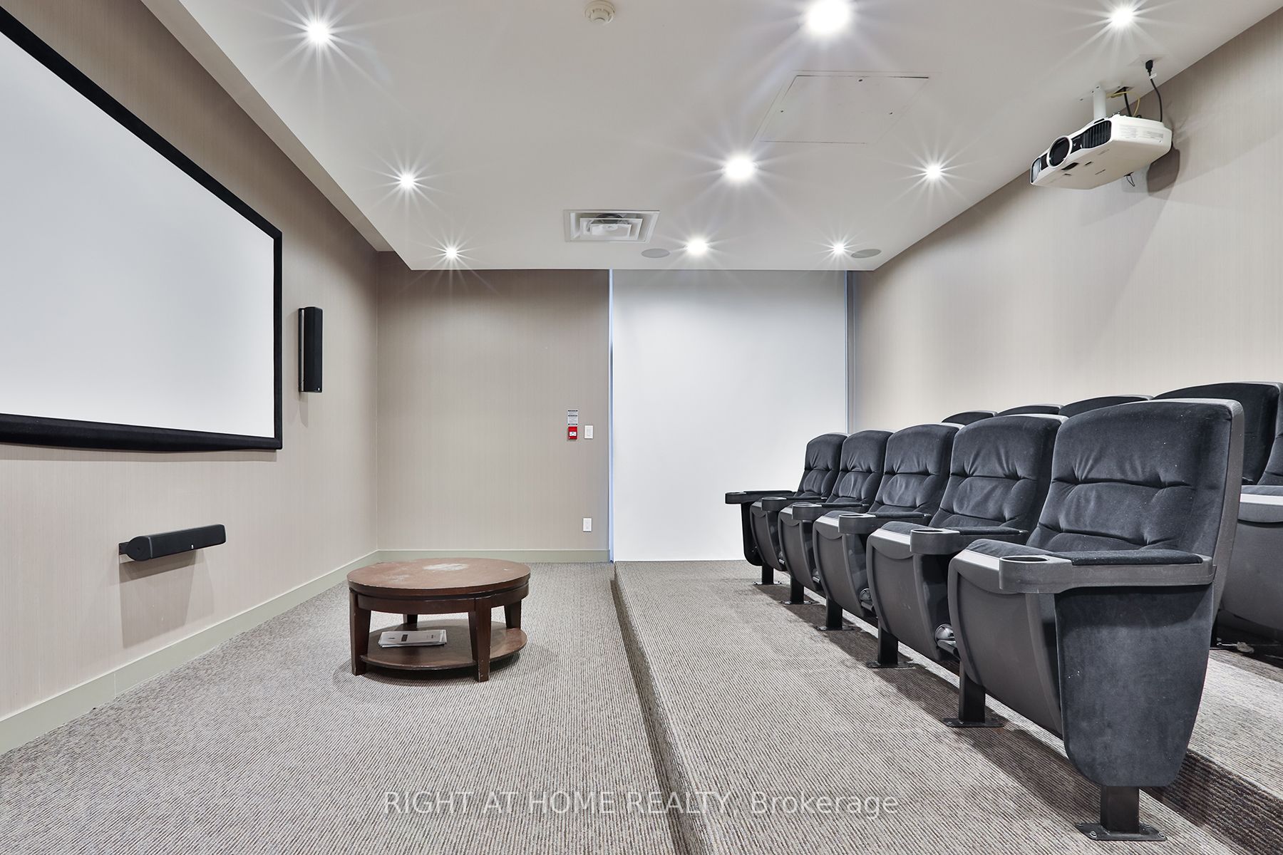 88 Grangeway Ave 2506