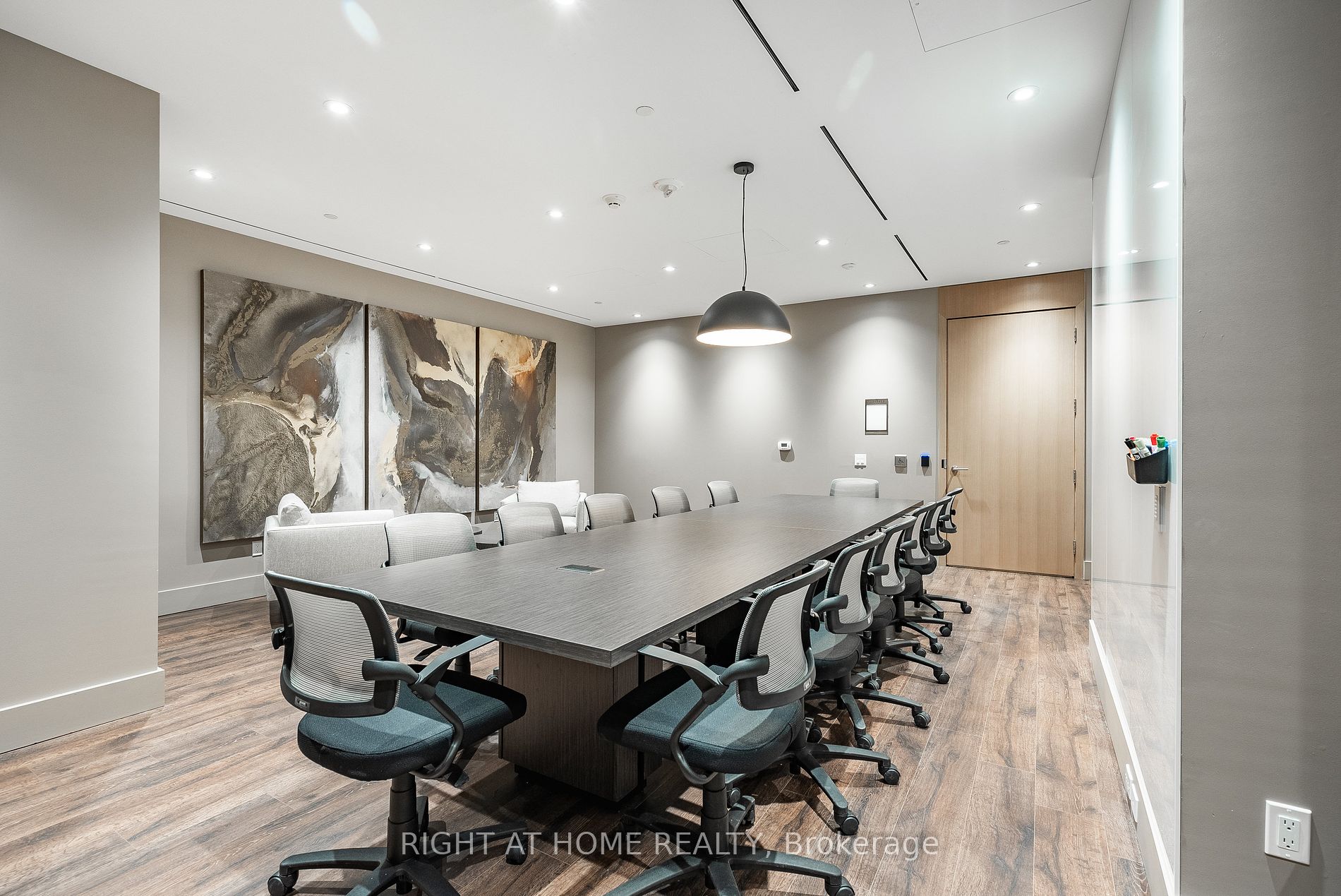 21 E Park St 802