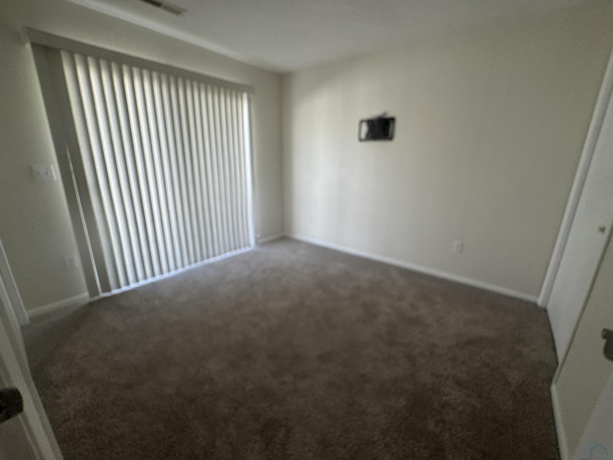 1100 Meadow View 2