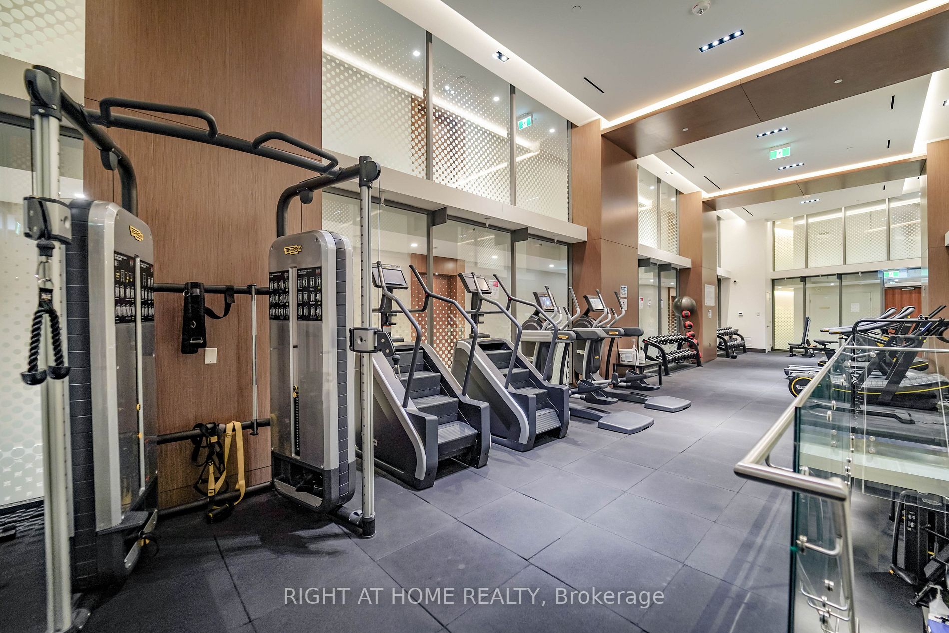 15 E Queens Quay 707
