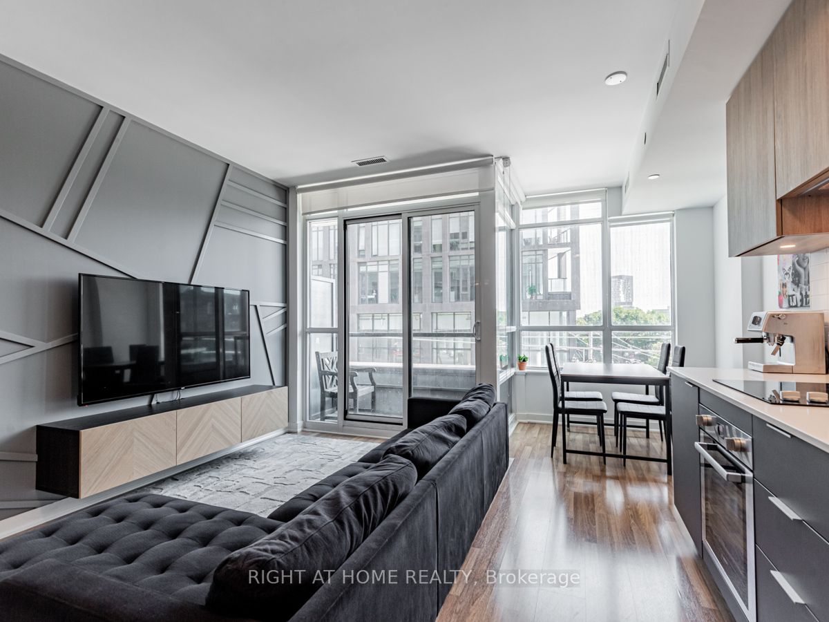 120 Parliament St 413