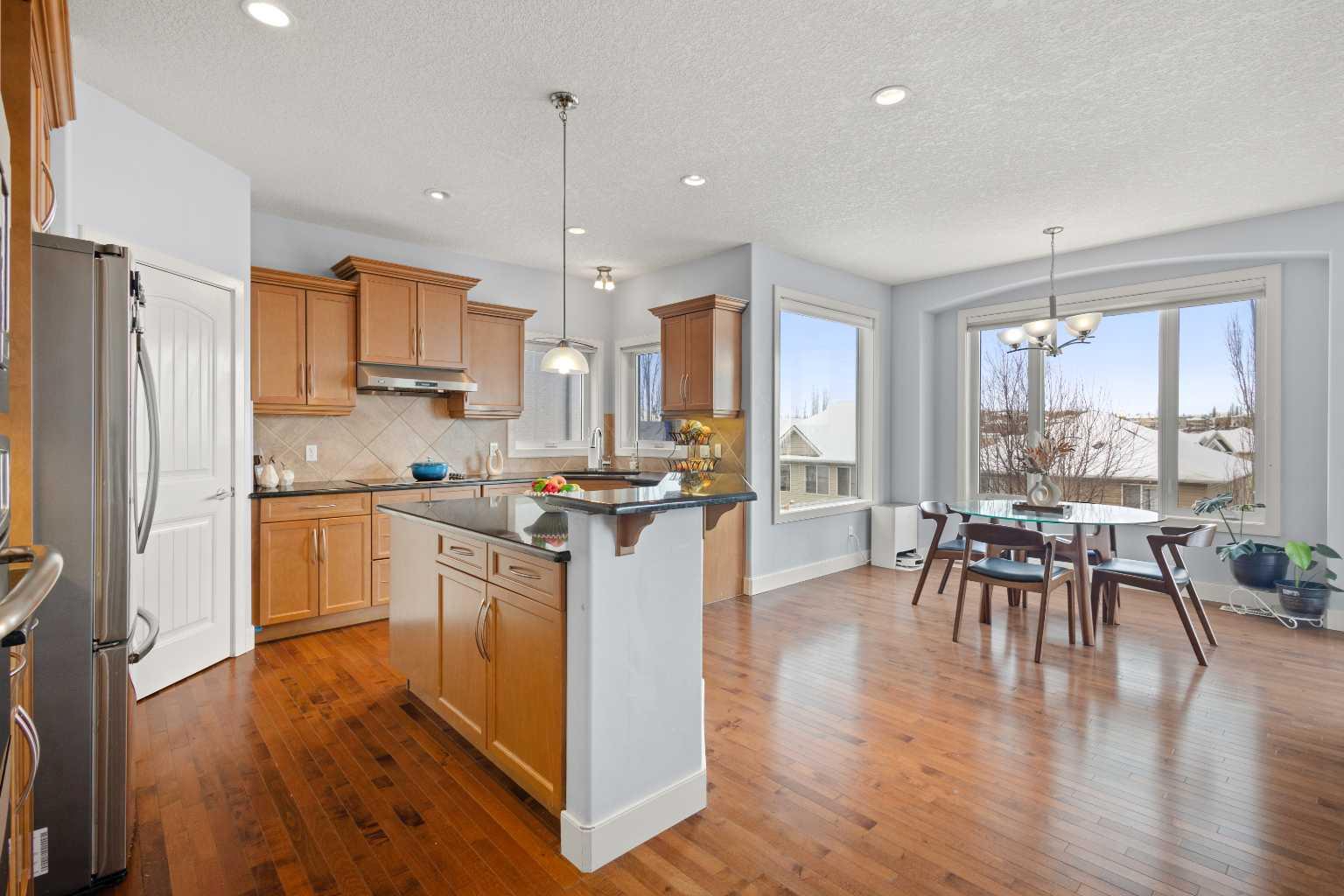 86 Royal Ridge Mount NW