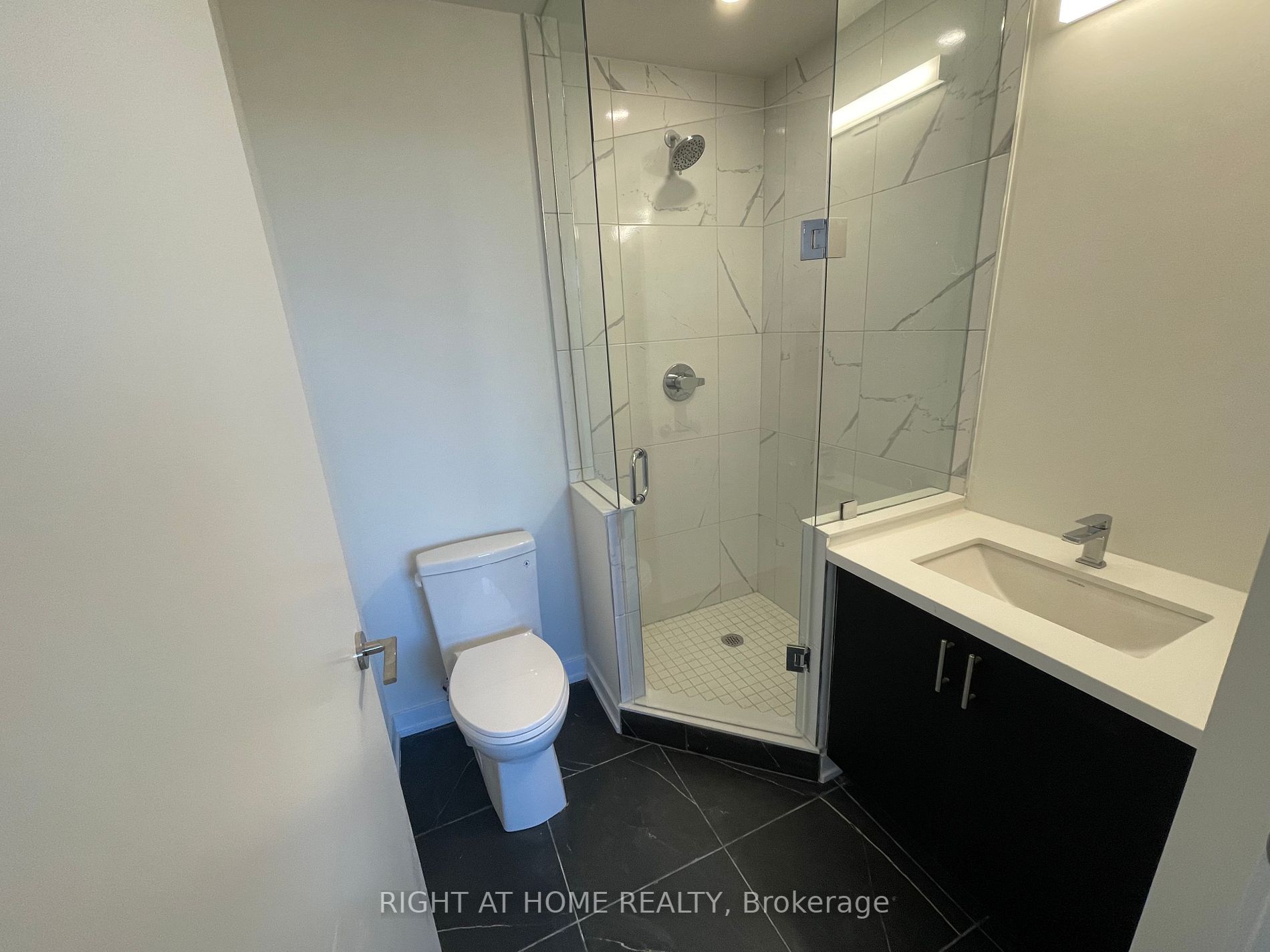 15 Ellerslie Ave 807