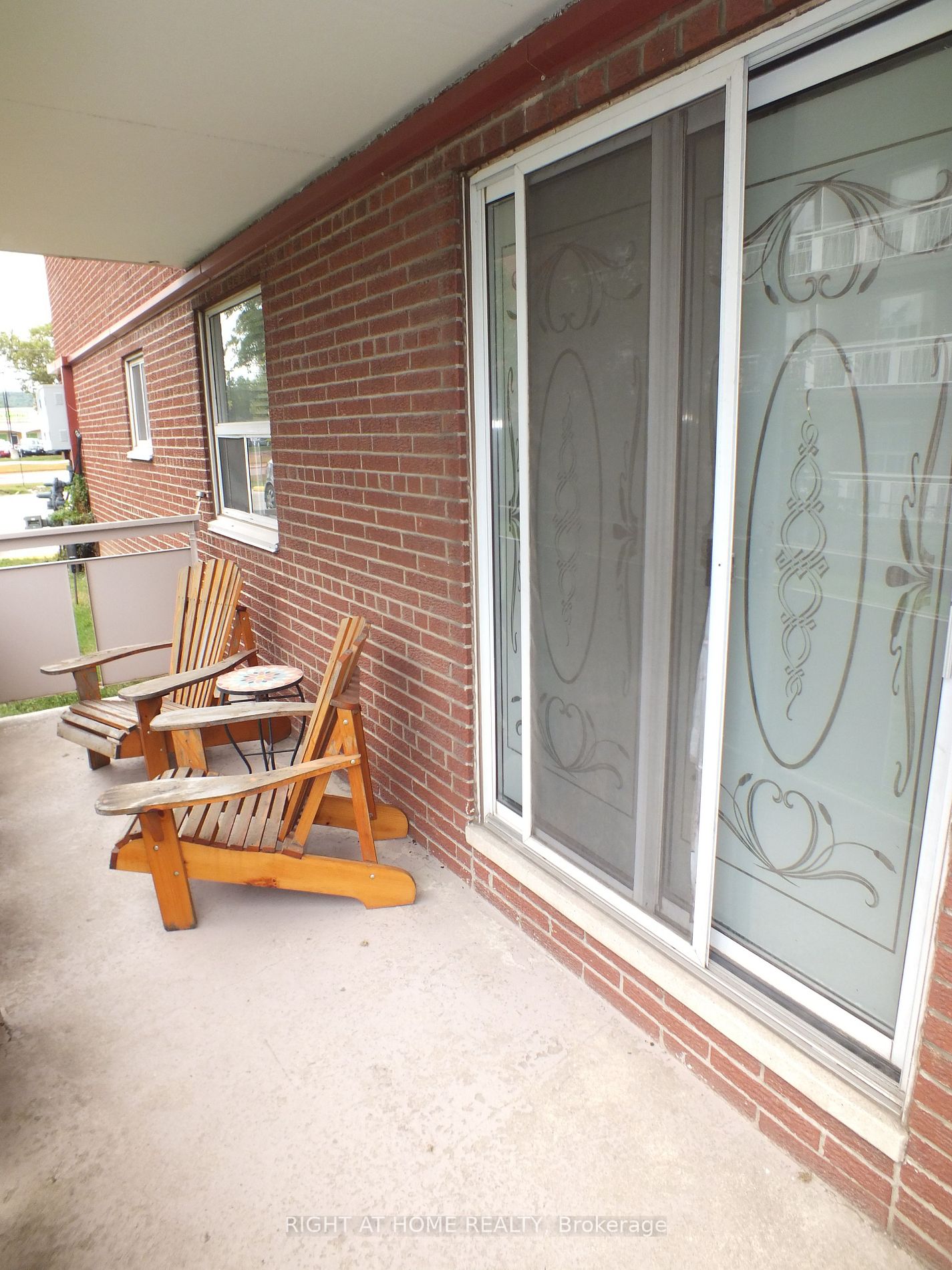 851 Queenston Rd 103