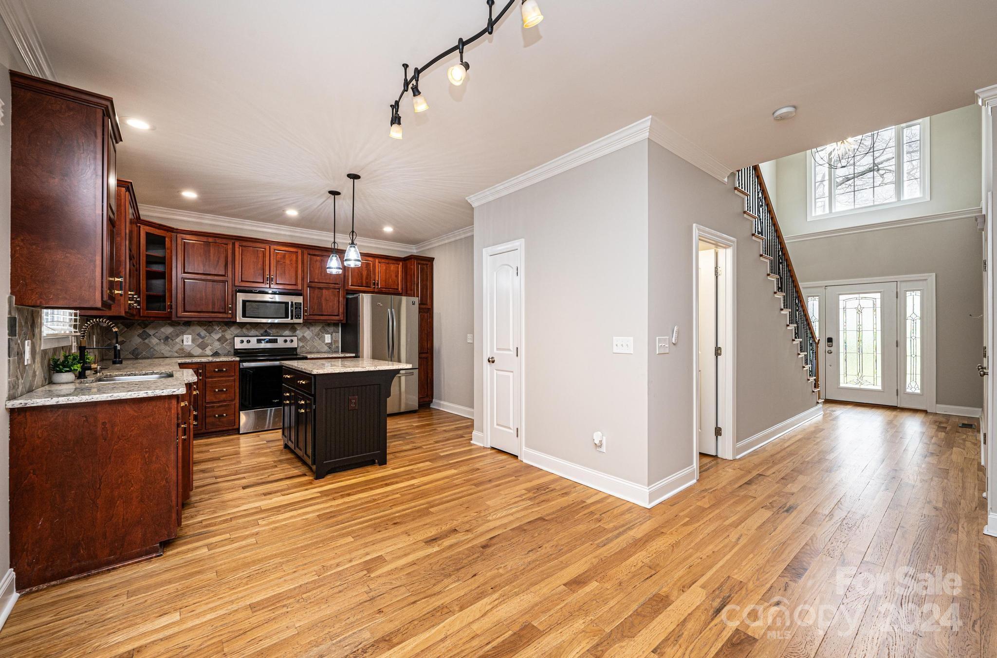 1021 38th Avenue NE 30