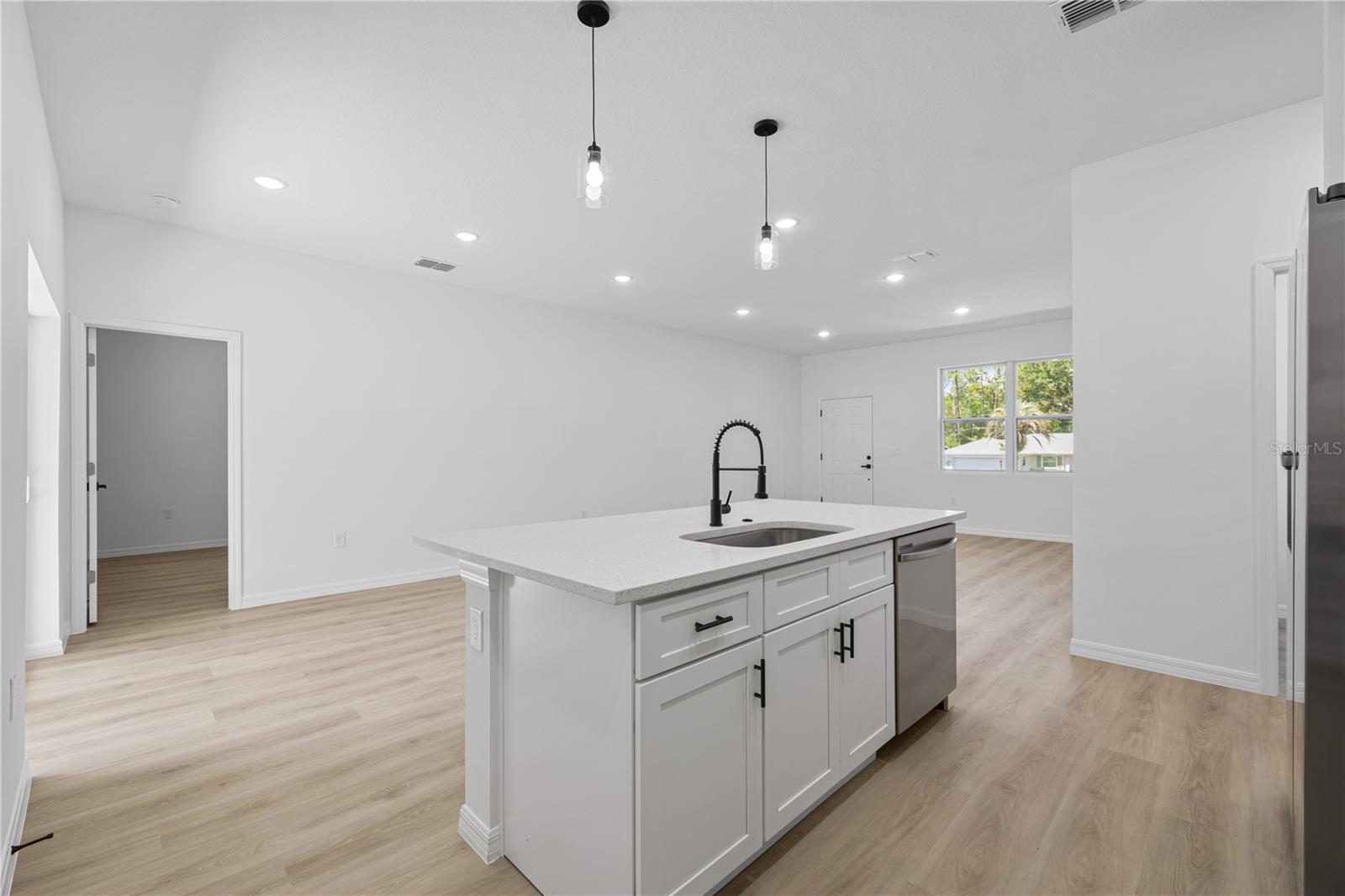 3261 W Gainesville Drive