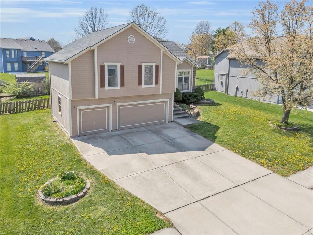 7442 N Sycamore Avenue