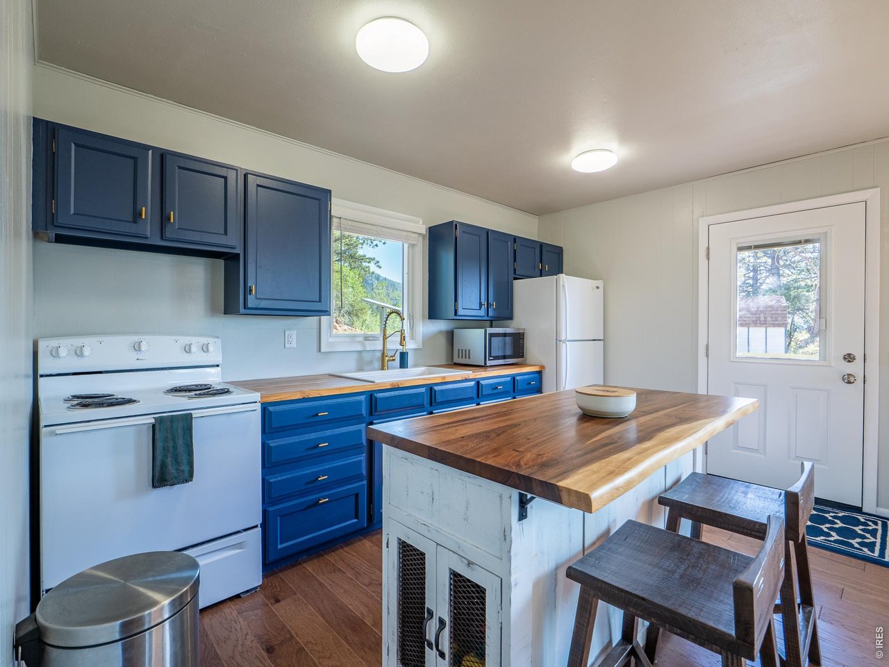 6424 Ottawa Way