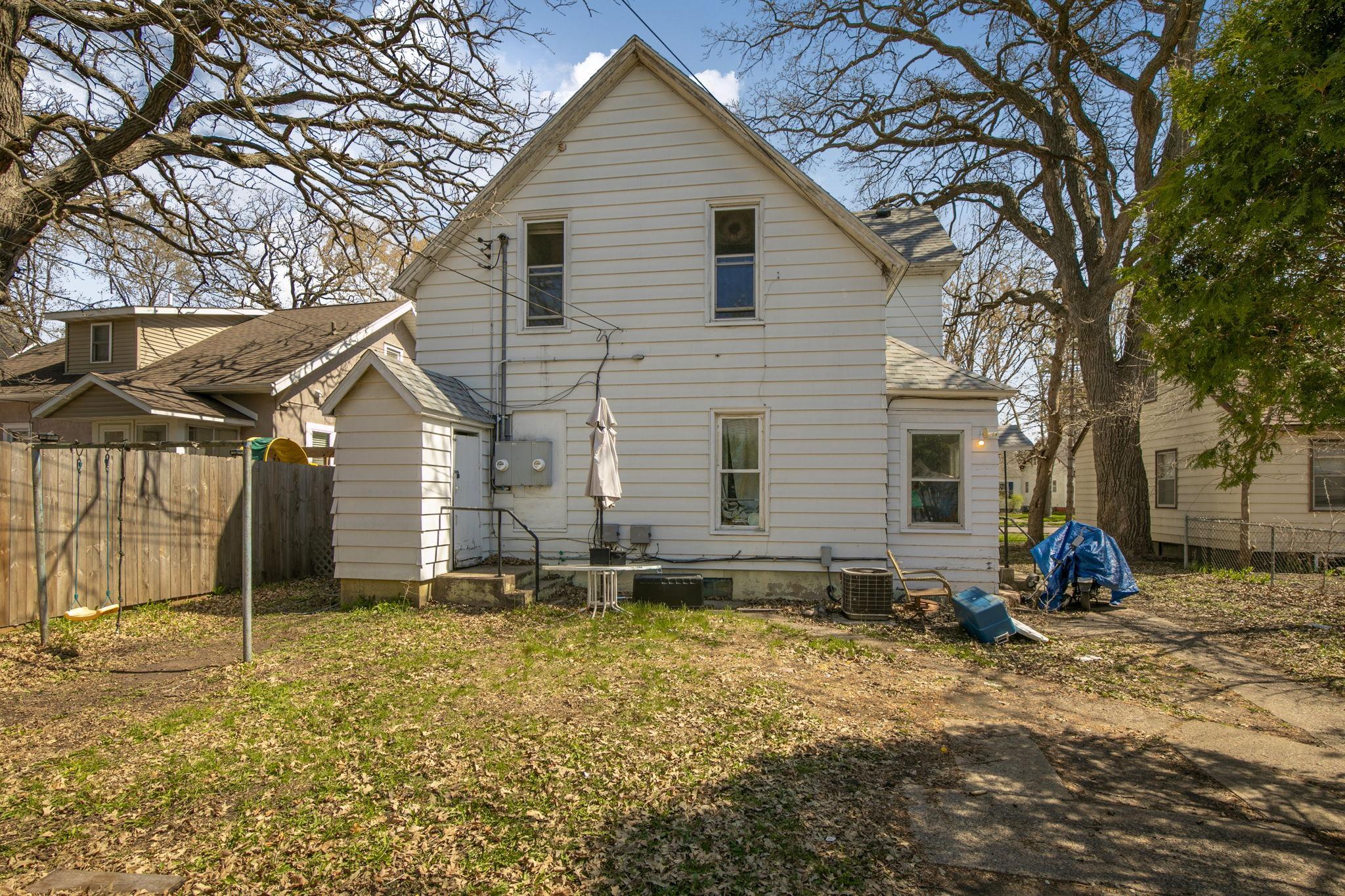 215 3rd Avenue NE