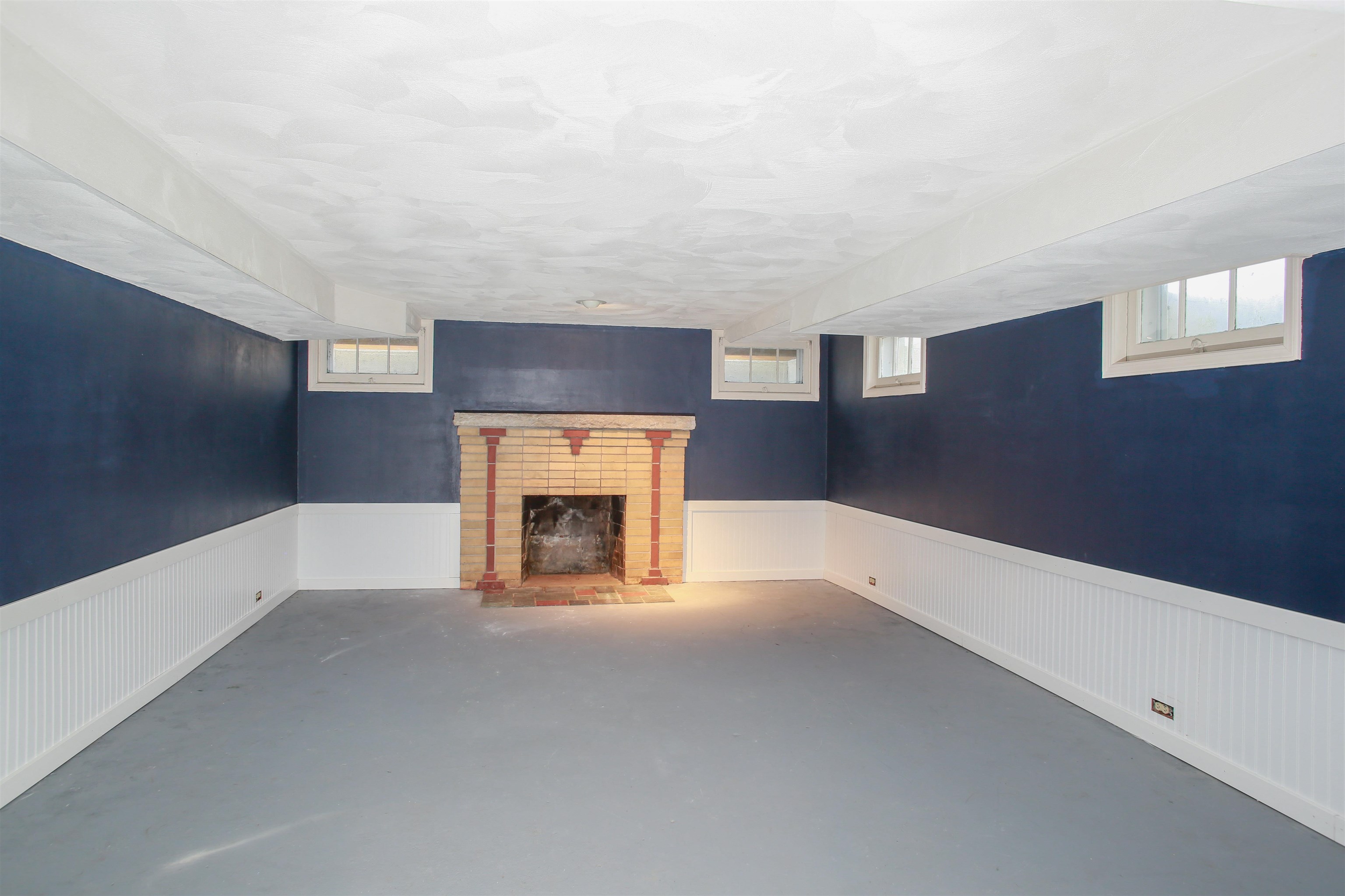 1325 W Lincoln