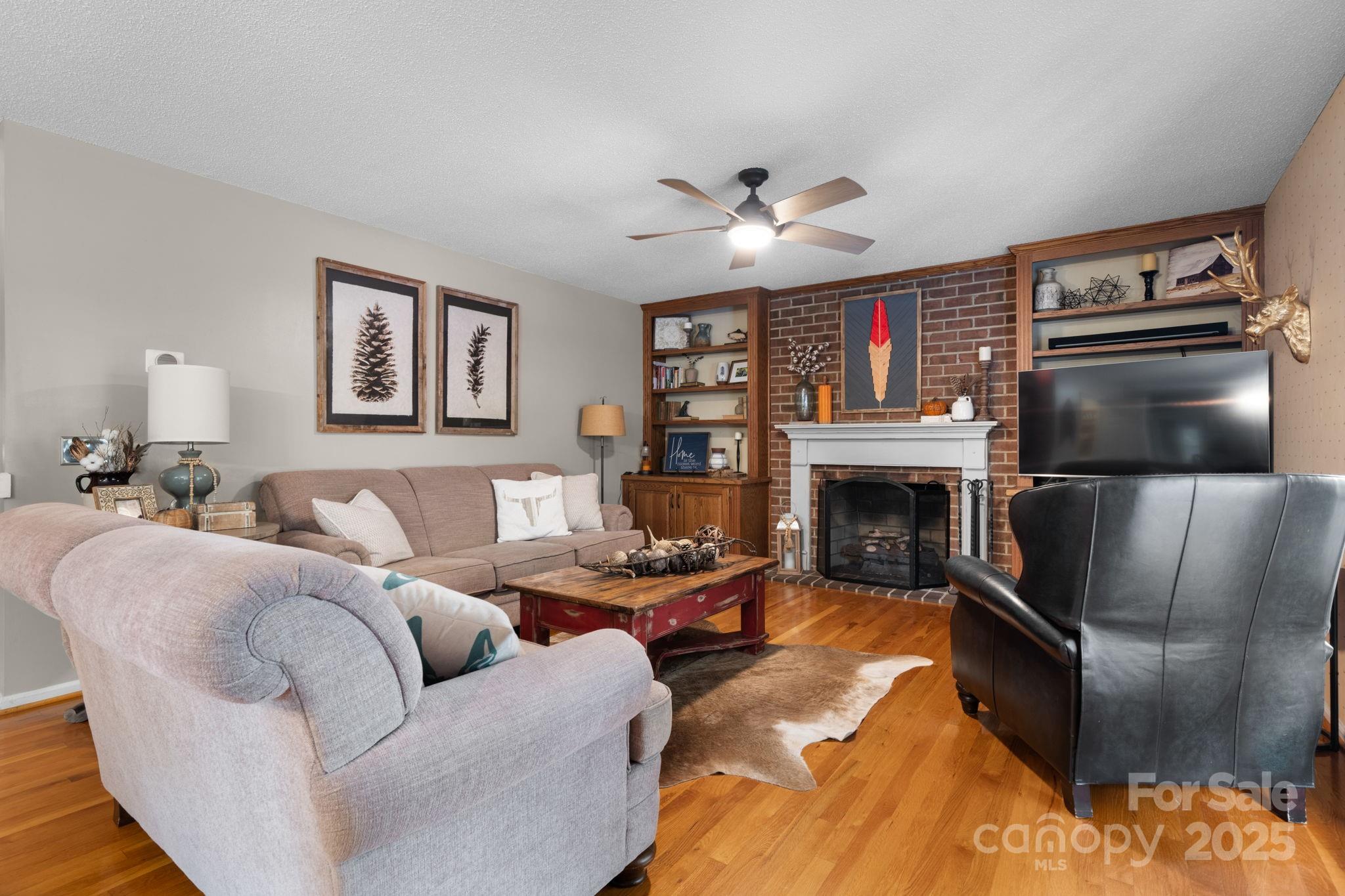 302 Redwood Place