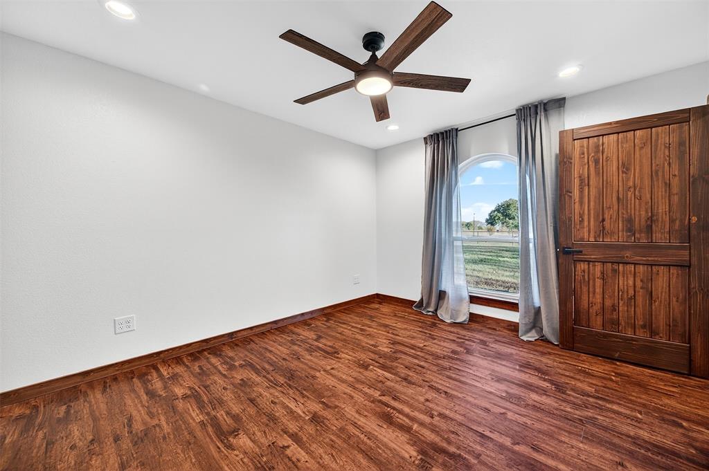 616 E Bells Boulevard