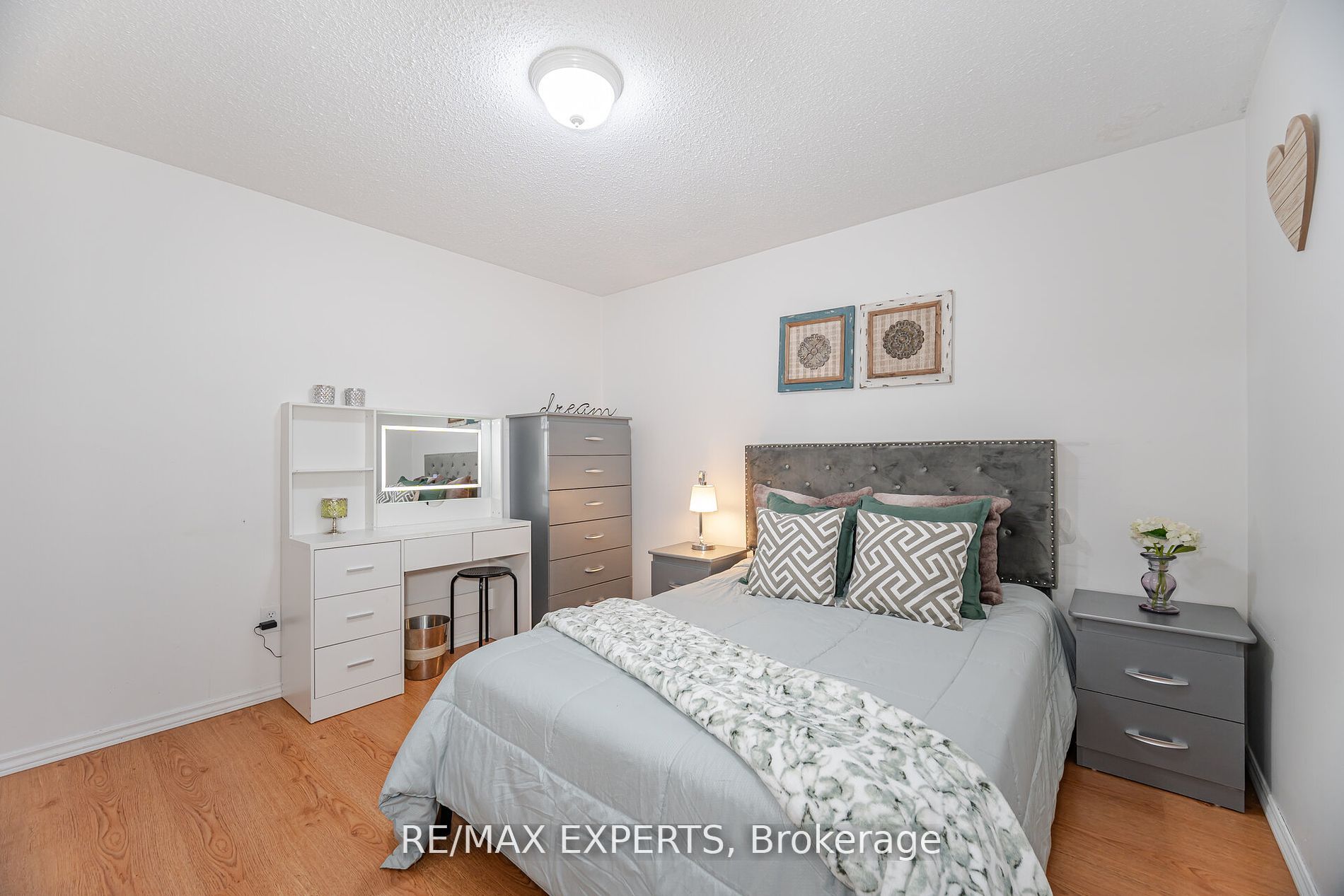 9 Grand River Crt