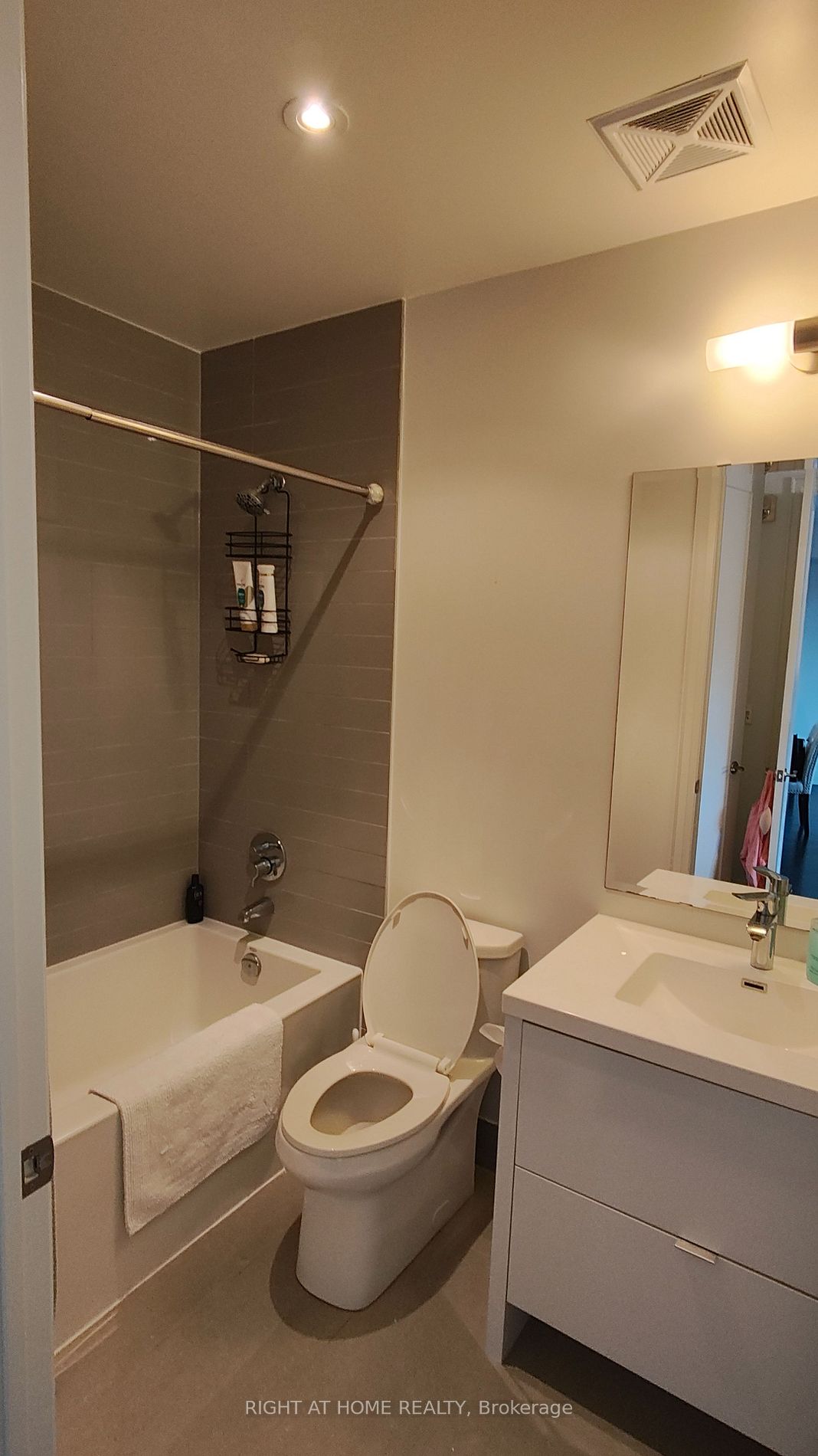 20 Fred Varley Dr 330