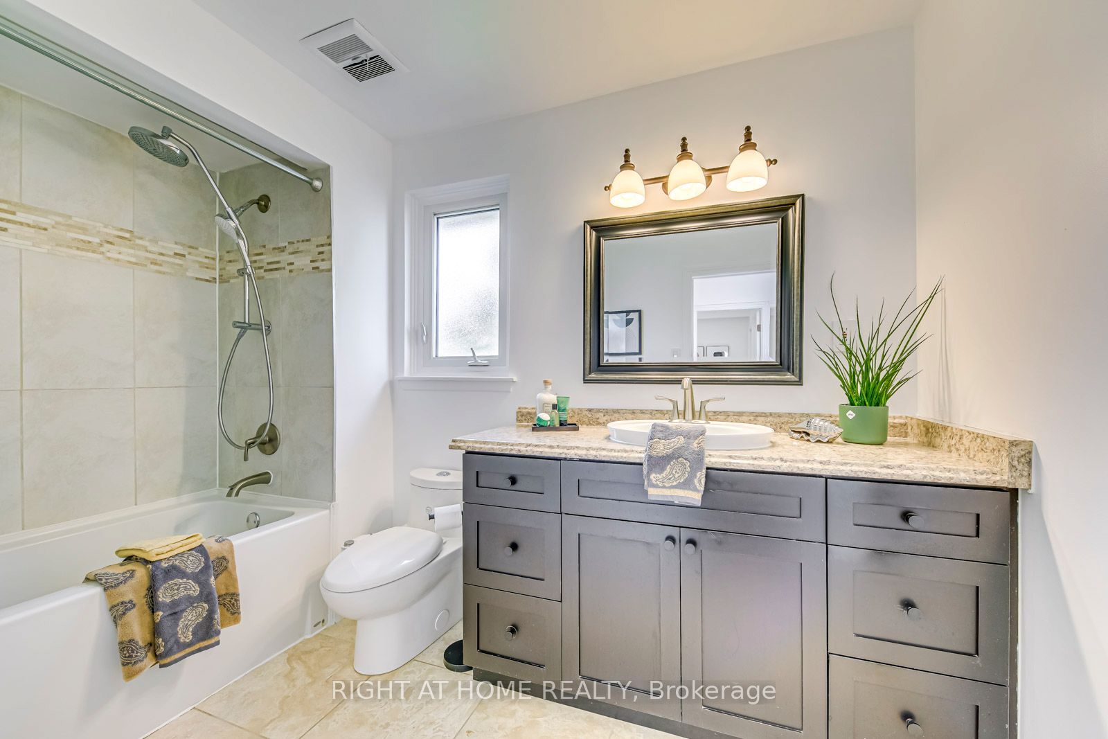 1306 Napier Cres
