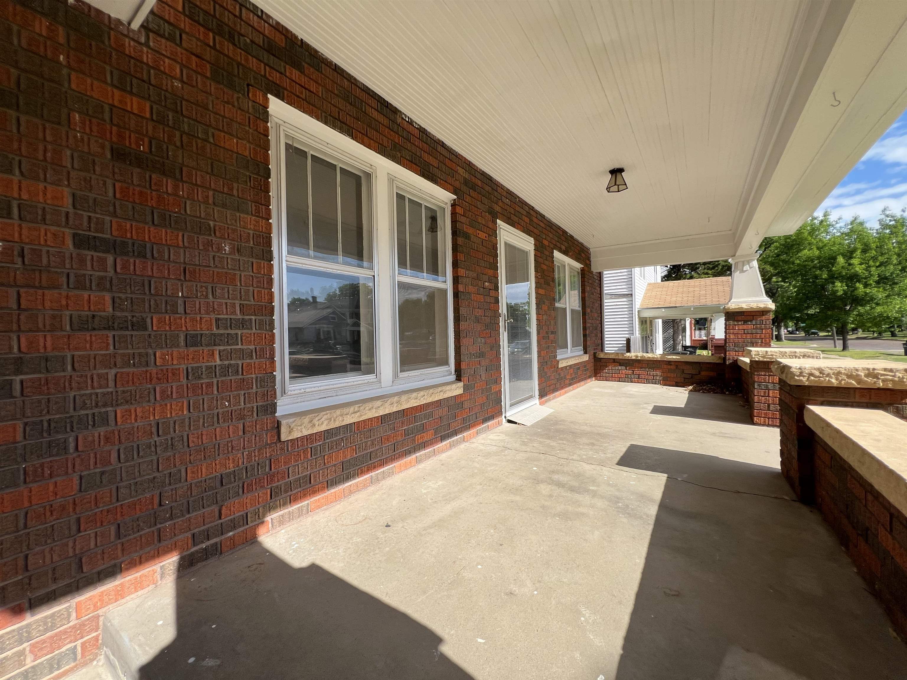 215 N 3rd