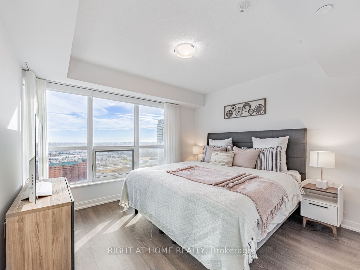 275 Village Green Sq 2716