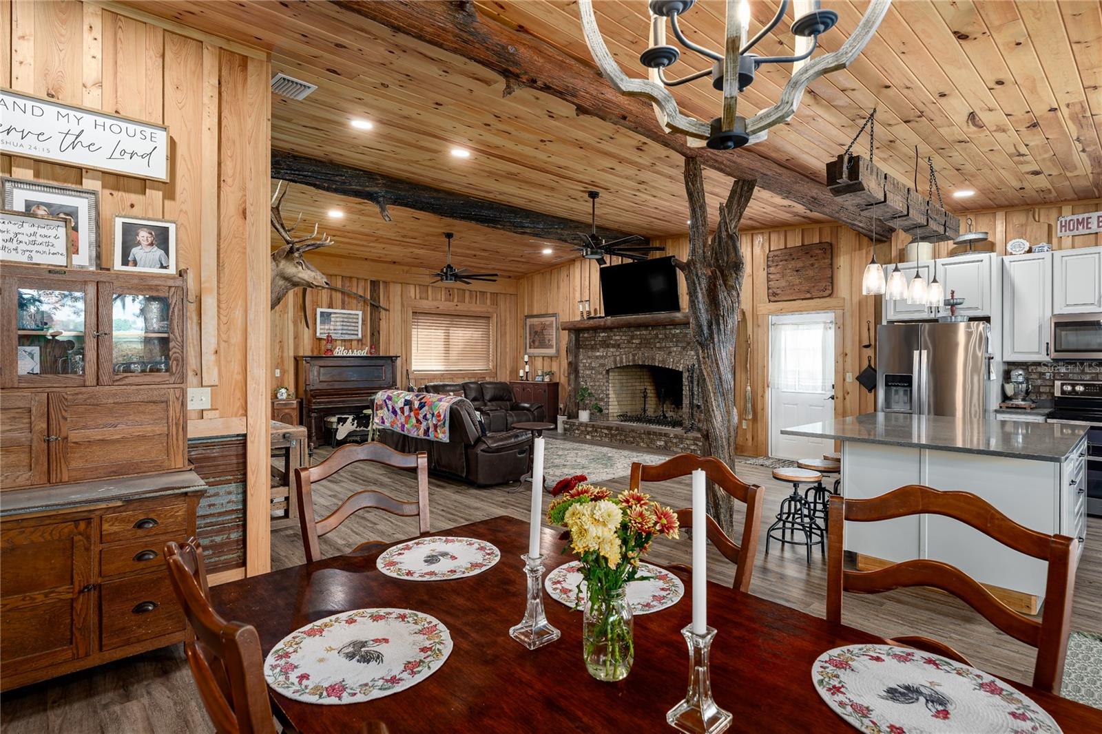 1126 & 1144 County Road 665