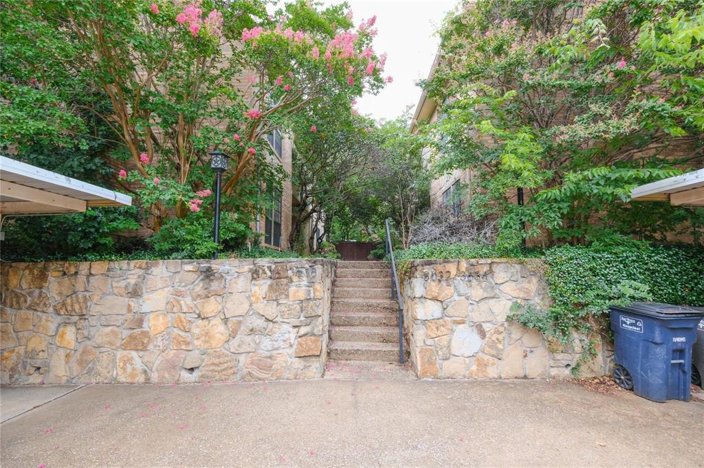 Charming and spacious 3-bedroom, 2.5-bath home featuring an open-concept kitchen and dining area with granite countertops and included kitchen appliances. Enjoy the convenience of washer and dryer connections and an abundance of natural light throughout. Nestled among large, mature trees, this home offers both comfort and character. Ideally located just minutes from Downtown Fort Worth, 7th Street, the Botanical Gardens, and the Trinity River trails.