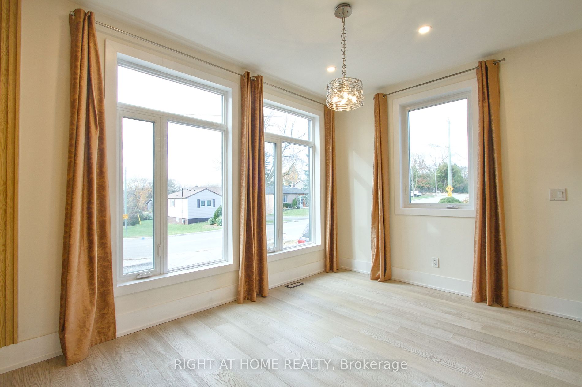 133 Roxborough Rd Main