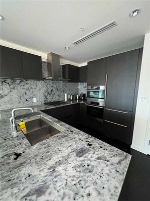 180 University Ave 4102