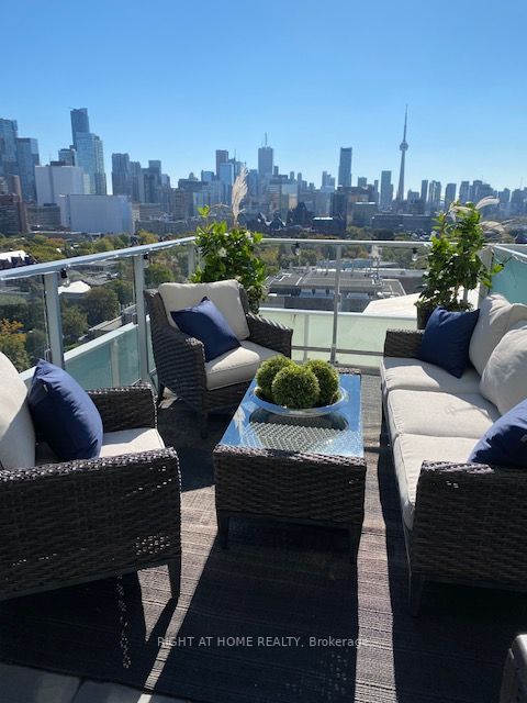 200 W Bloor St 1704