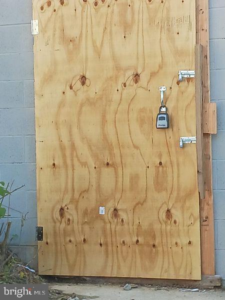 1323-1329 Lambert Shoal S