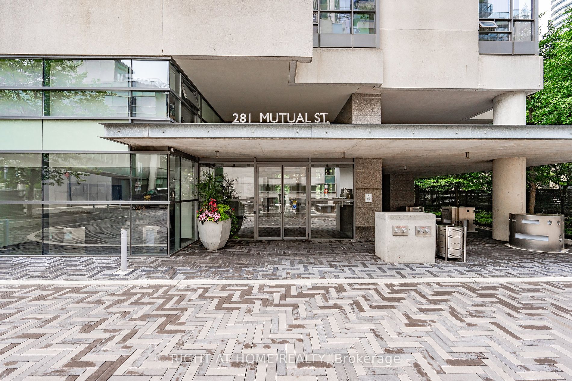 281 Mutual St 1701