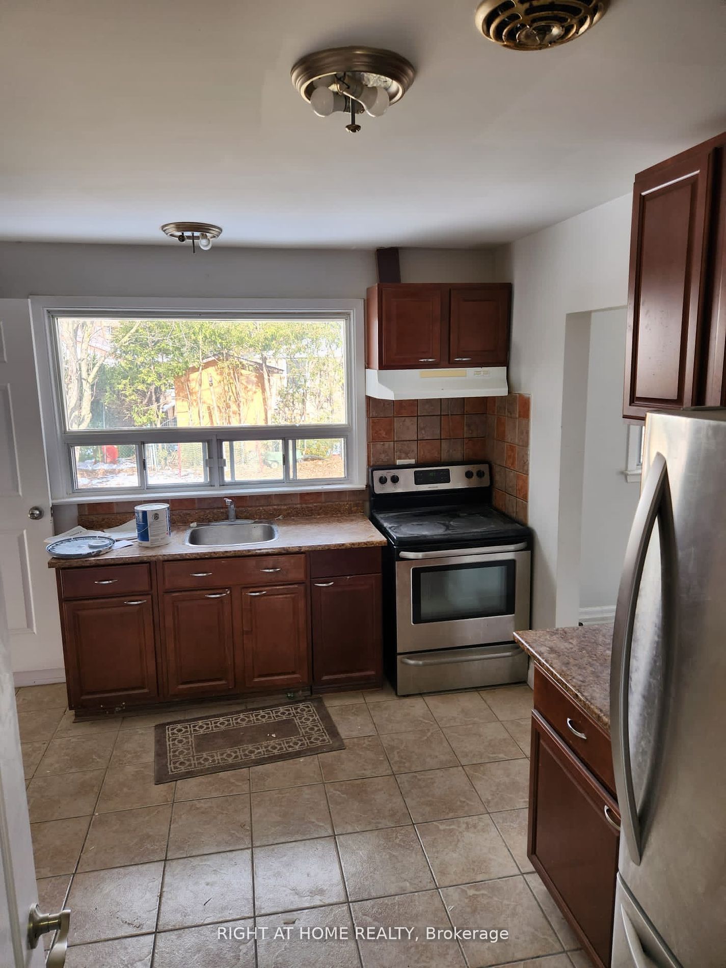 4 Stanley Crt (Upper)