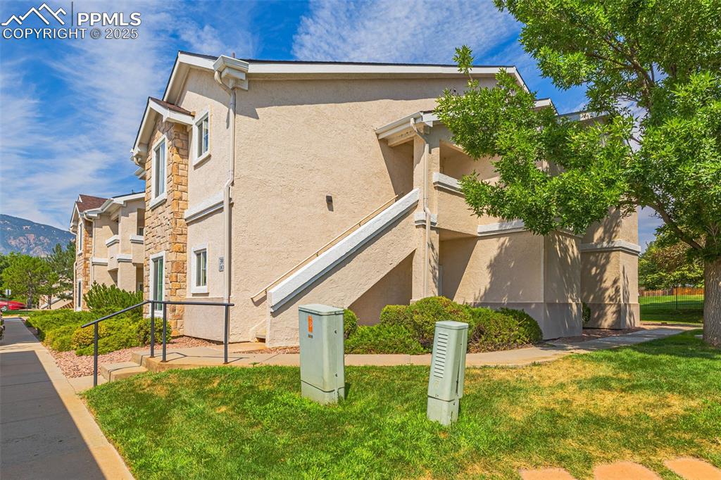 Discover this inviting ground-floor condo, WITH A GARAGE, and a covered parking spaces, in the sought-after gated community of Strawberry Fields. Offering three bedrooms and two bathrooms, this spacious home features an open layout designed for both relaxed living and effortless entertaining.
The bright living room welcomes you with a cozy gas fireplace and direct access to a private covered patio. The kitchen offers generous counter space, UPGRADED cabinetry, and a breakfast bar that seamlessly connects to the dining area.
The primary suite has a large walk-in closet and an en-suite bath complete with double sinks. This home has two more bedrooms, a full bath, and in-unit laundry enhance everyday convenience.
As a Strawberry Fields resident, you’ll enjoy exceptional community amenities including a clubhouse, pool, hot tub, fitness center, and tennis courts. With a prime location near Fort Carson, Cheyenne Mountain, parks, shopping, and dining, this condo offers the perfect balance of comfort and accessibility.
If you’re looking for a stylish, well-appointed home in a vibrant community, this is the one. Don’t miss your chance to make it yours!