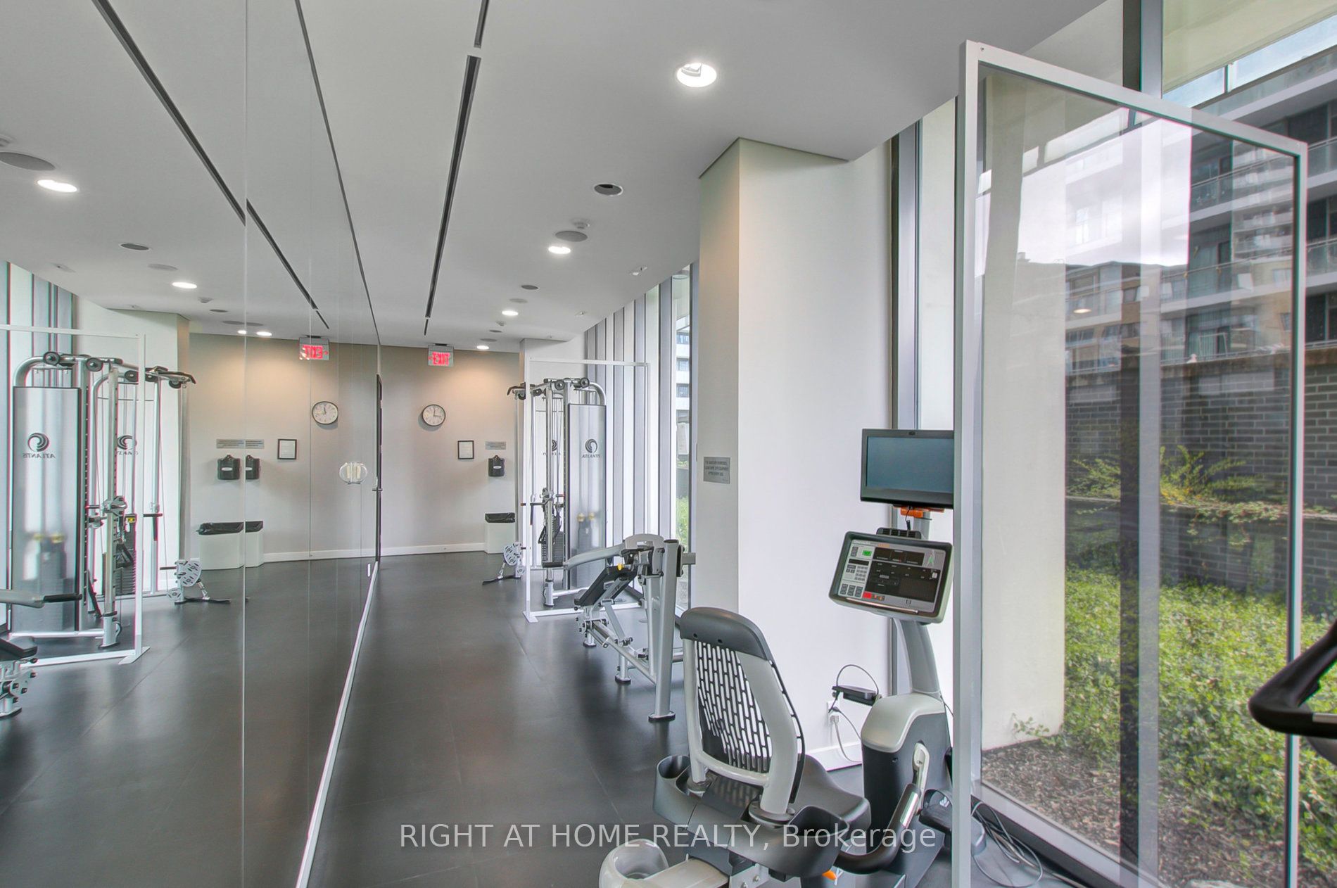 33 E Charles St 4009