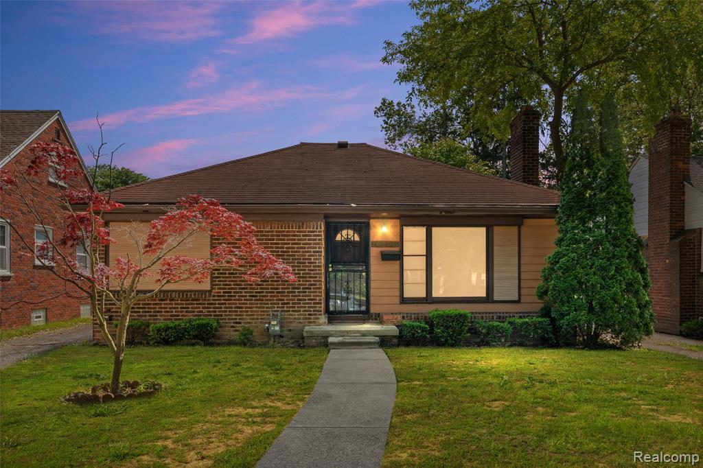 Beautiful two bedroom on Detroit's Westside.  Fresh paint throughout and new flooring making it ready for you to move in and call home!  Opened concept basement with separate laundry area.  Deck off the back for outdoor entertaining.  Endless storage space with both a detached garage and large shed in the fenced in yard. BATVAI.