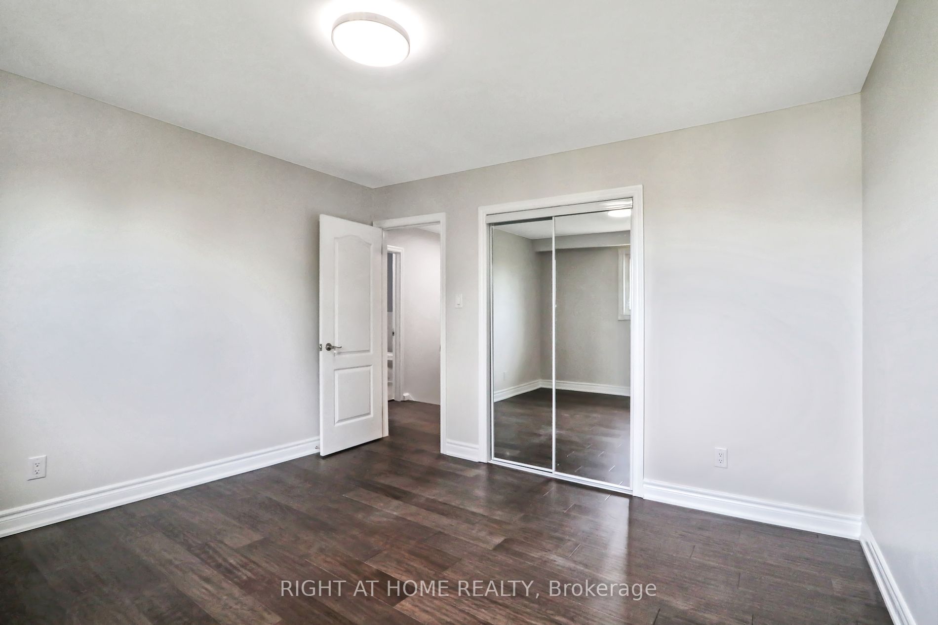 16 Kingsdown Dr Upper