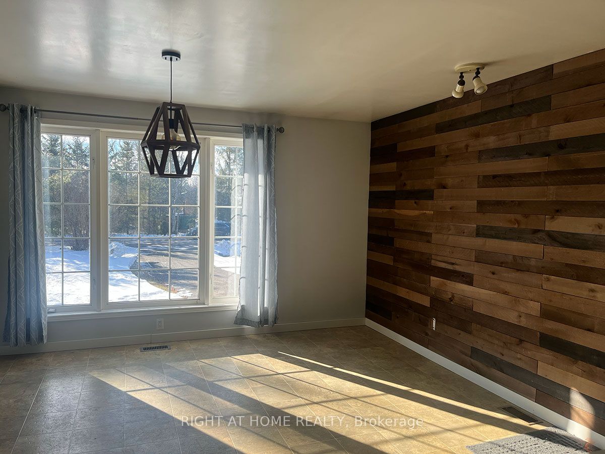 9 N Eldon Dr