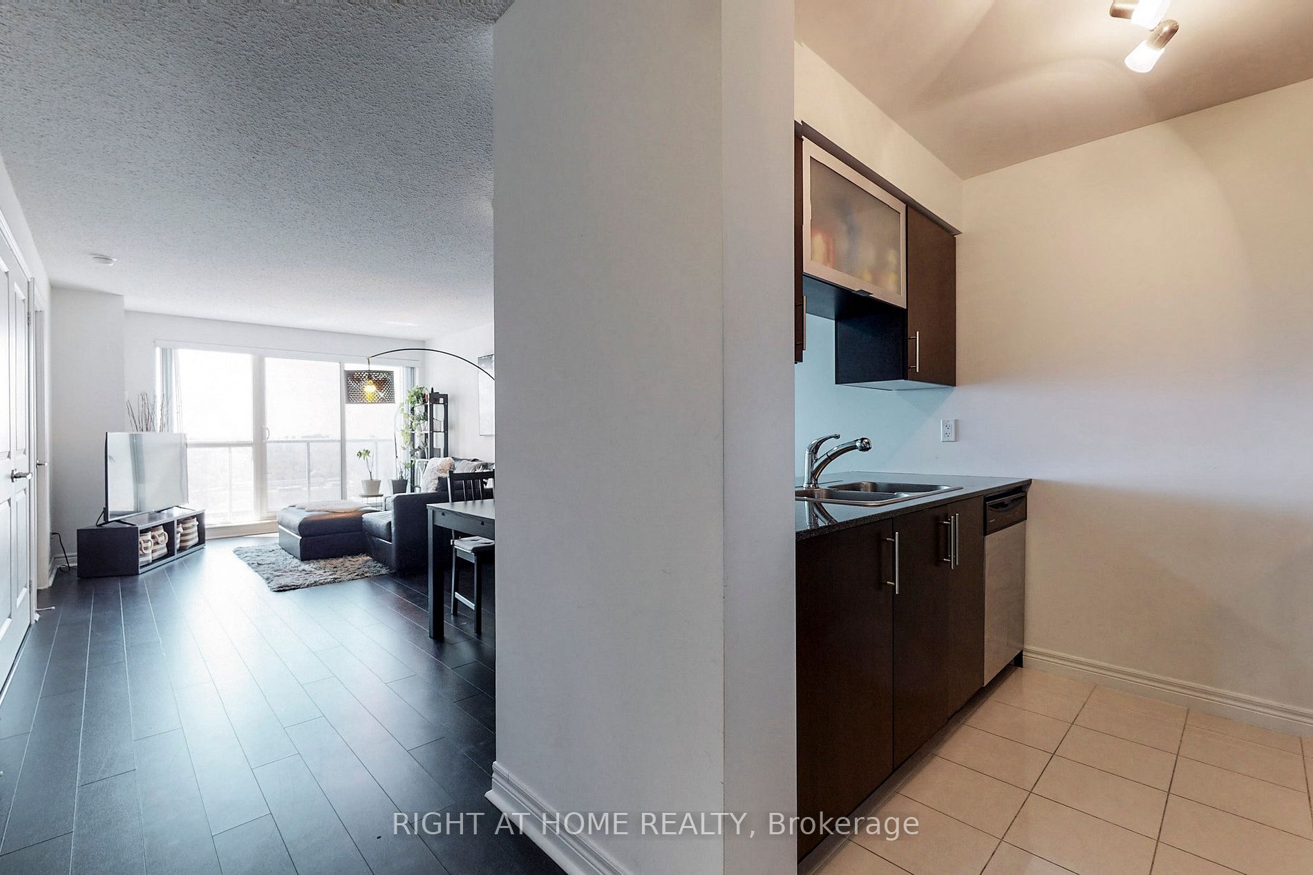 50 Town Centre Crt 1911