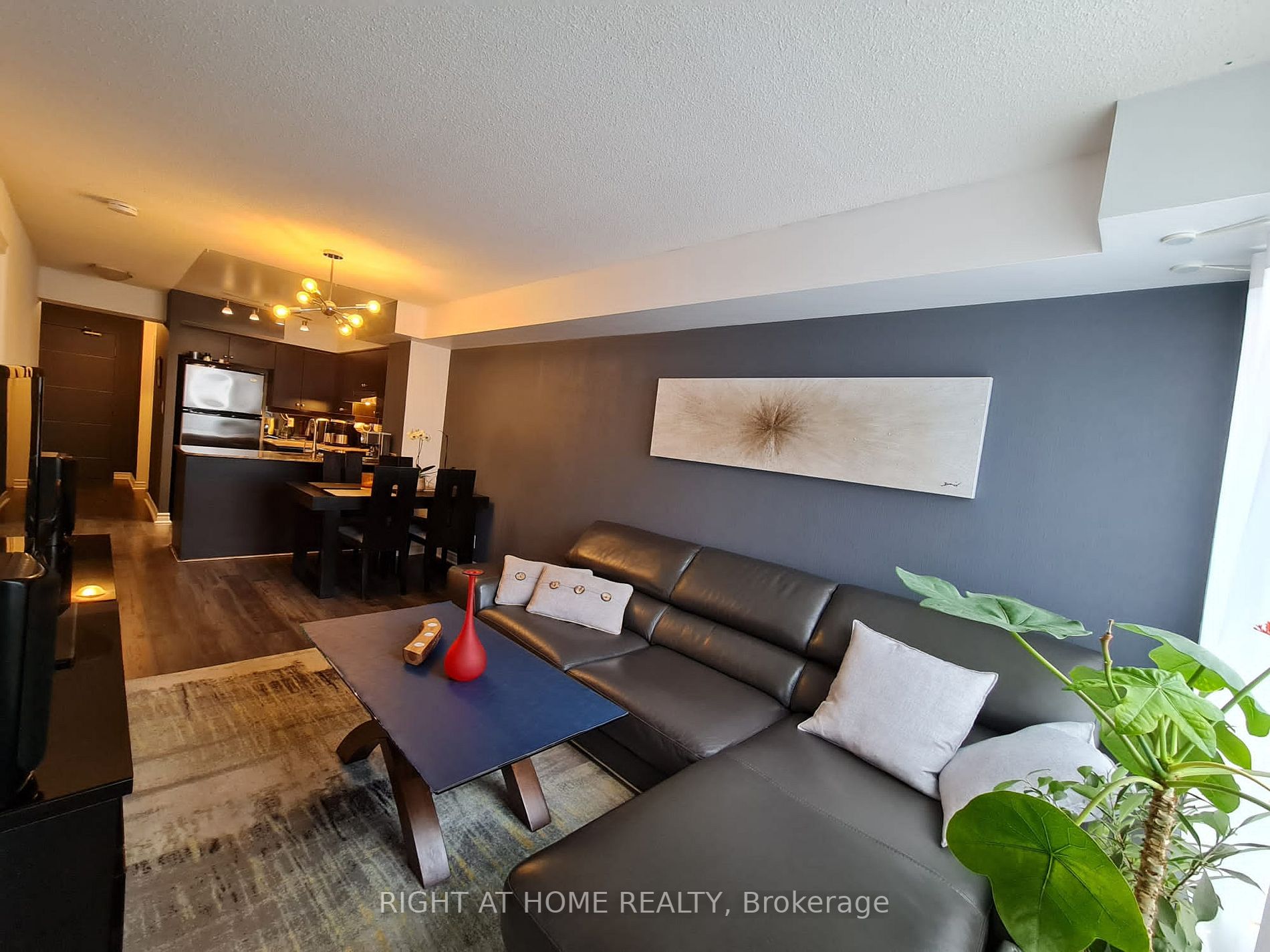 225 E Wellesley St 809
