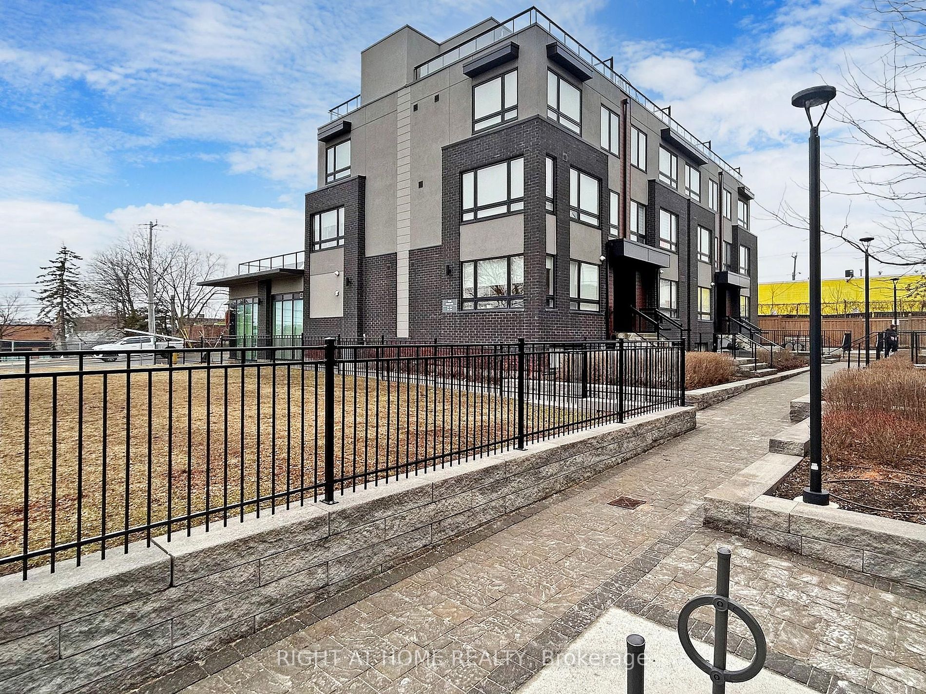 1100 Briar Hill Ave 201