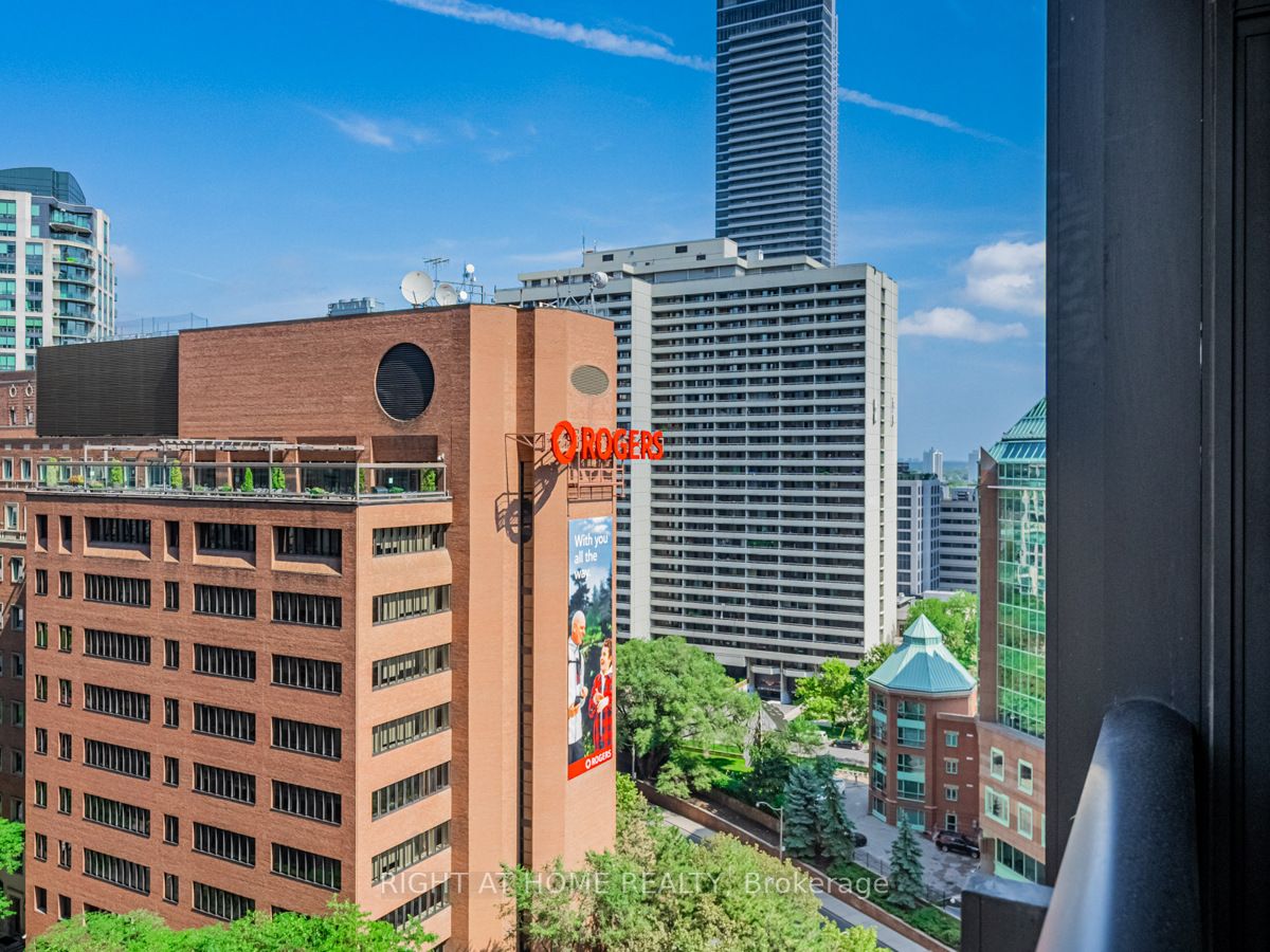 110 E Charles St 1508
