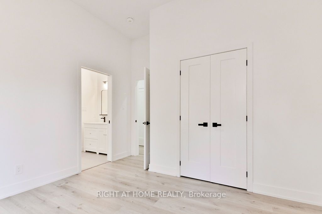 45 Brock Ave 101